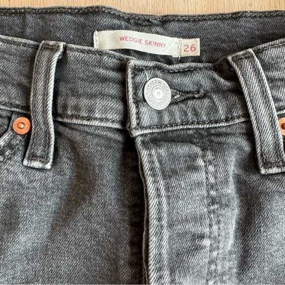 Levi 501® jeans ORIGINAL FIT HIGH RISE WOMEN'S SHORTS - Picture 2 of 3